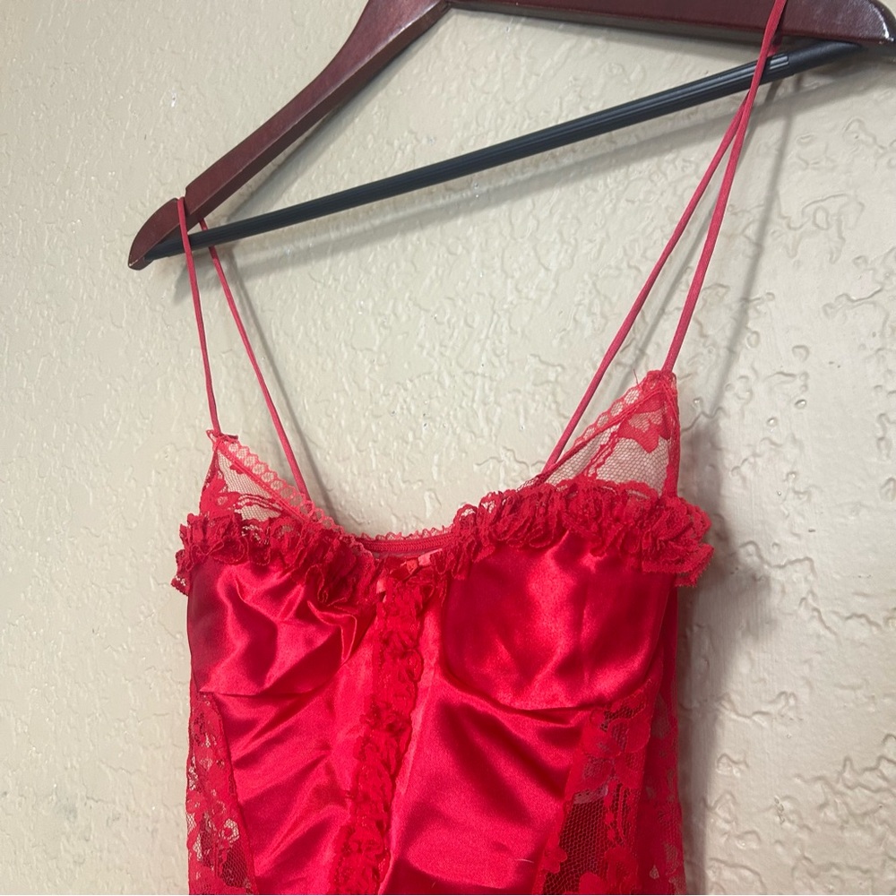 Vintage Red Lacey chemise ruffled full skirt size medium with matching undies - Picture 7 of 9